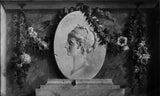fransk-målare-1770-kvinnlig-byst-i-en-oval-medaljong-draperad-med-en-girlang-en-av-ett-par-konsttryck-finkonst-reproduktion-väggkonst-id- agcrod5c3